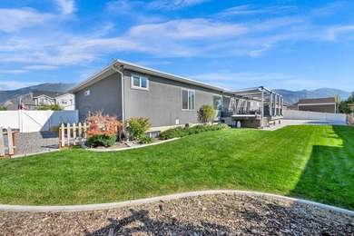 Move in ready! SUPER CLEAN! Full of custom upgrades and - photo 44