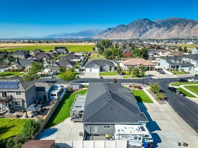 Move in ready! SUPER CLEAN! Full of custom upgrades and - photo 54