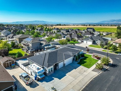 Move in ready! SUPER CLEAN! Full of custom upgrades and - photo 55