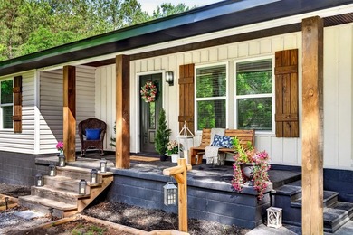 Country living on the edge of town! This 3 bedroom 2 bath home - photo 7
