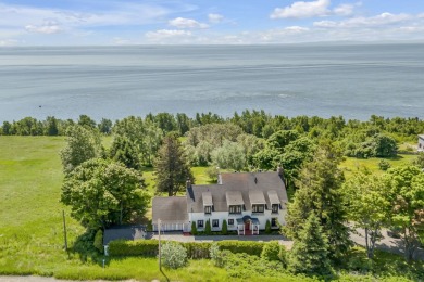 Lake Home For Sale in La Malbaie,