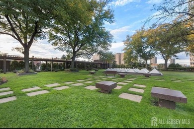 Spacious 1-bedroom at featuring stunning western sunset views - photo 22