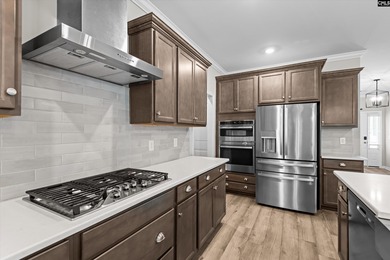 Welcome to this beautifully appointed 4-bedroom, 3.5-bathroom - photo 14