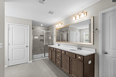 Welcome to this beautifully appointed 4-bedroom, 3.5-bathroom - photo 24
