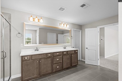 Welcome to this beautifully appointed 4-bedroom, 3.5-bathroom - photo 25