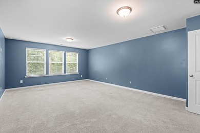 Welcome to this beautifully appointed 4-bedroom, 3.5-bathroom - photo 27