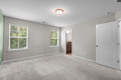 Welcome to this beautifully appointed 4-bedroom, 3.5-bathroom - photo 29