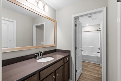 Welcome to this beautifully appointed 4-bedroom, 3.5-bathroom - photo 30