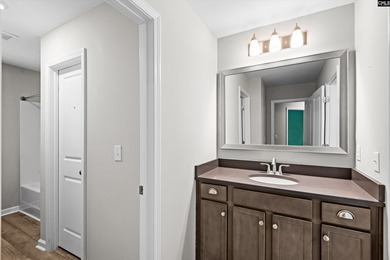 Welcome to this beautifully appointed 4-bedroom, 3.5-bathroom - photo 31