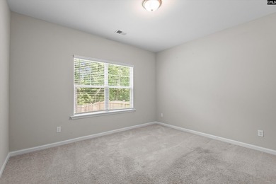 Welcome to this beautifully appointed 4-bedroom, 3.5-bathroom - photo 32
