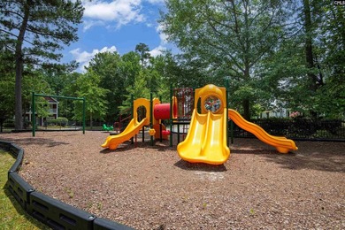 Welcome to this beautifully appointed 4-bedroom, 3.5-bathroom - photo 41