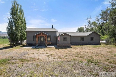 Welcome to where country living meets convenience! Nestled on 1 - photo 1