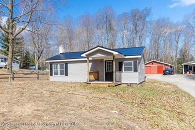 Lake Thirteen Home For Sale in Farwell Michigan