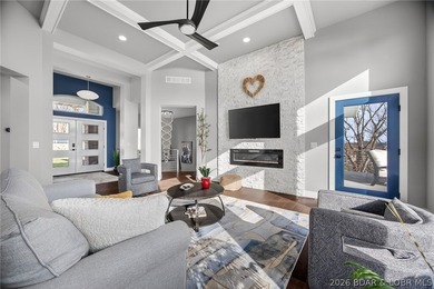 MOTIVATED SELLERS!!! Experience the newest fully furnished - photo 9