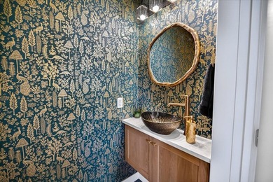 This stunning Mid-Century Modern residence is a professional's - photo 21