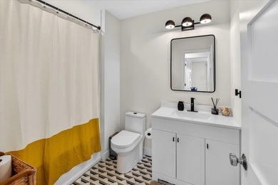 This stunning Mid-Century Modern residence is a professional's - photo 34