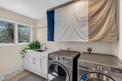 This stunning Mid-Century Modern residence is a professional's - photo 37