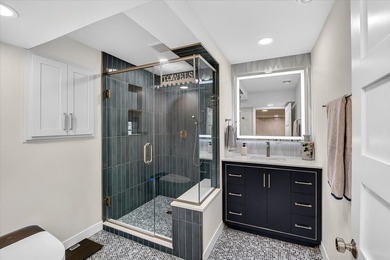This stunning Mid-Century Modern residence is a professional's - photo 46