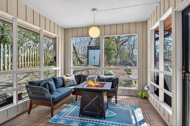 This stunning Mid-Century Modern residence is a professional's - photo 49