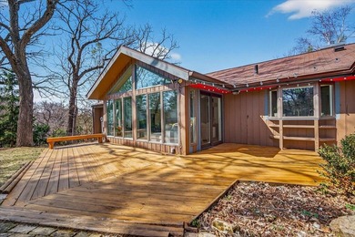 This stunning Mid-Century Modern residence is a professional's - photo 50