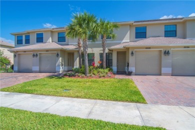 Lake Townhome/Townhouse ActiveUnderContr in Vero Beach, Florida