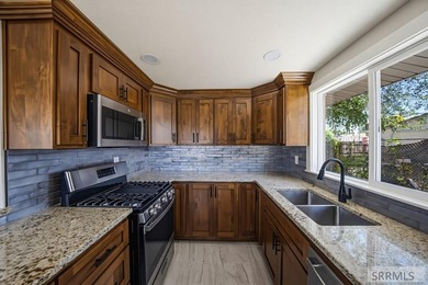 Welcome to 1139 Garfield St, Idaho Falls, ID 83401-a beautifully - photo 9