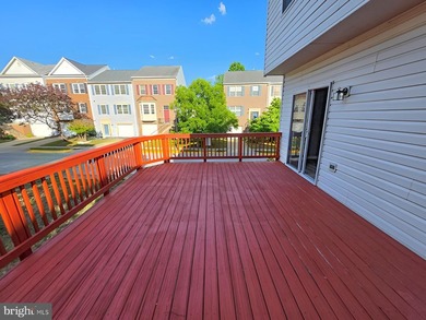 This end unit townhouse features a loft that provides flexible - photo 20