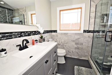 5 Bdrm, High End Colonial, Fully loaded Smart House, State of - photo 31