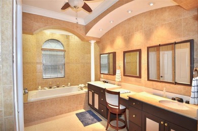One or more photo(s) has been virtually staged. Discover refined - photo 9