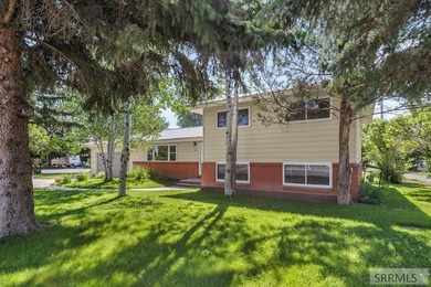 Well-maintained home offering a functional floor plan - photo 2