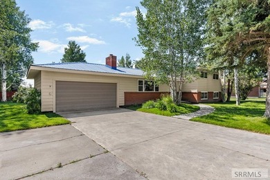 Well-maintained home offering a functional floor plan - photo 3