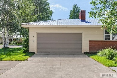 Well-maintained home offering a functional floor plan - photo 4