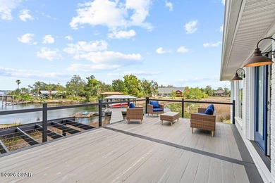 Welcome to this stunning, fully remodeled five bedroom, three - photo 6