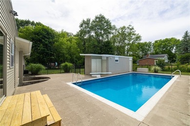 Gorgeous mid-century modern ranch with exquisite architectural - photo 3