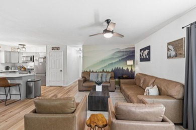 Recently Renovated 5 bedroom elevated chalet that sleeps 14! - photo 11