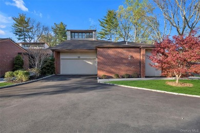Set within the coveted Estates II gated community in Manhasset - photo 1