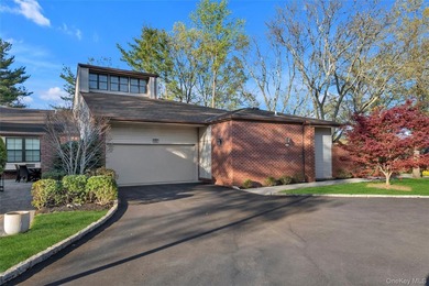 Set within the coveted Estates II gated community in Manhasset - photo 2