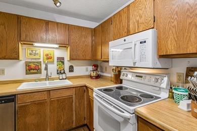 Rarely available corner unit with 3 bedrooms, 2 bathrooms, and 2 - photo 12