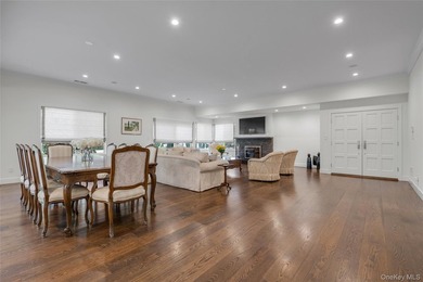 Set within the coveted Estates II gated community in Manhasset - photo 8
