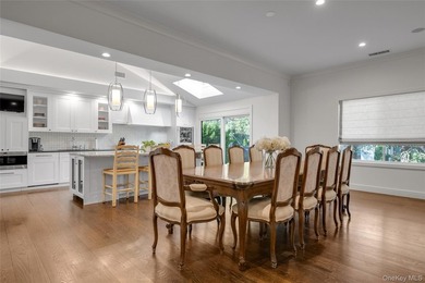 Set within the coveted Estates II gated community in Manhasset - photo 10