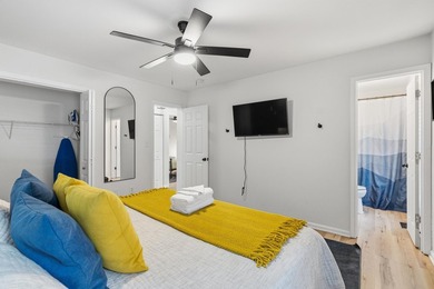 Recently Renovated 5 bedroom elevated chalet that sleeps 14! - photo 25