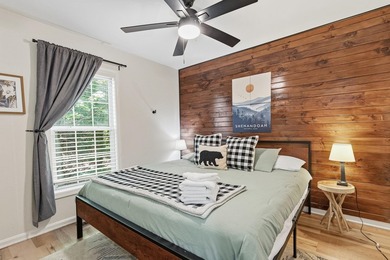 Recently Renovated 5 bedroom elevated chalet that sleeps 14! - photo 28