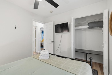 Recently Renovated 5 bedroom elevated chalet that sleeps 14! - photo 35