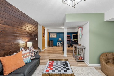 Recently Renovated 5 bedroom elevated chalet that sleeps 14! - photo 41