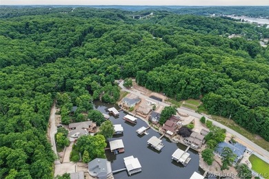 This property offers calm waters, 3 to 4 bedrooms, 3 full baths - photo 9
