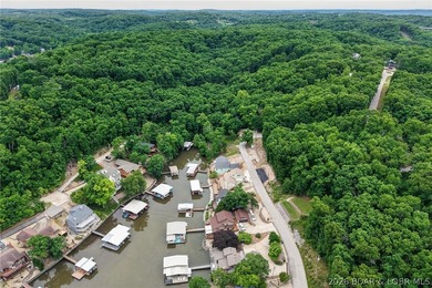This property offers calm waters, 3 to 4 bedrooms, 3 full baths - photo 10