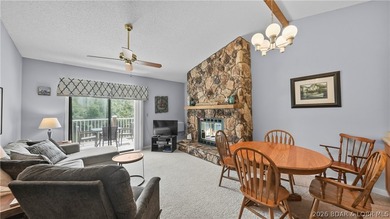 Top floor, vaulted ceiling, panoramic views of Lake of the - photo 4