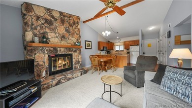 Top floor, vaulted ceiling, panoramic views of Lake of the - photo 5