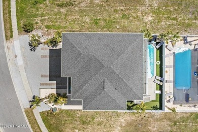 Welcome to **Sun Kissed**, a beautifully furnished 5-bedroom - photo 9