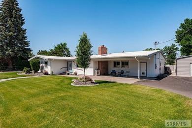 Once a licensed assisted-living home, this one-of-a-kind 4,292 - photo 2